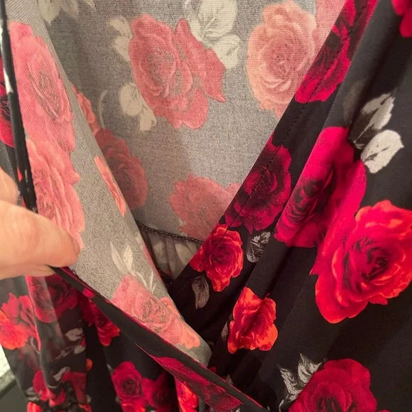 Torrid Floral V-Neck Chiffon Blouse - Red and Black - size 1 (14/16) - Picture 11 of 12